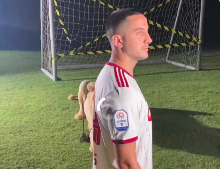 [VIDEO]:Lion threatens Greek defender Kostas Manolas during photo shoot