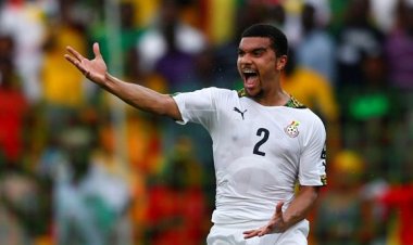 Kwesi Appiah graduates from UK university