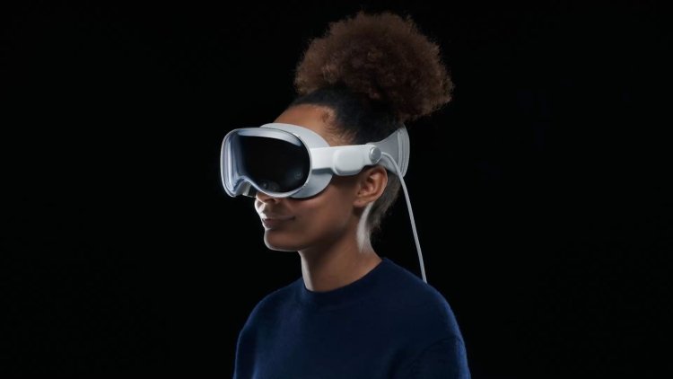 Exploring the Power of Immersion: How Apple’s Vision Pro Headset Enhances Virtual Reality Experiences